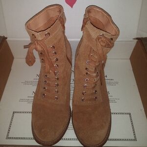 UO Urban Outfitters Camel Lace Up Heeled Boots